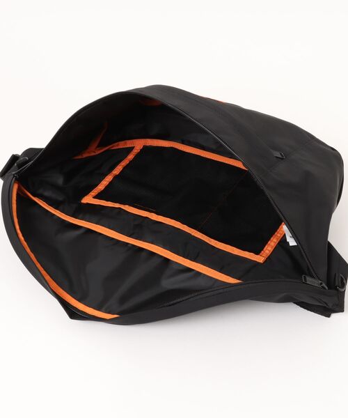 UNIVERSAL OVERALL（ユニバーサルオーバーオール）の「【UNIVERSALOVERALL/ユニバーサルオーバーオール】ビッグヒップバッグ　ボディバッグ（ボディバッグ/ウエストポーチ・メンズ・チャコールグレー・FREE）」の6枚目の写真