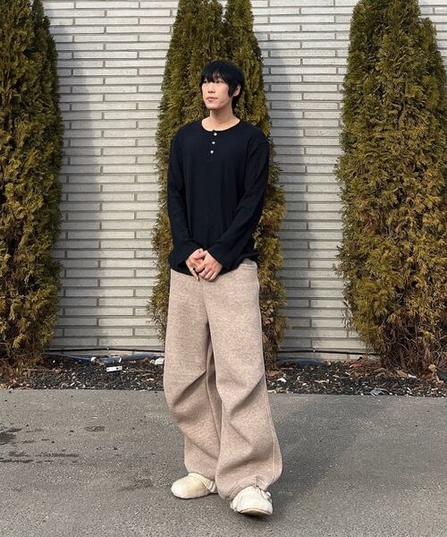 JUAN HOMME（ジュアンオム）の「ヘンリーネックロングスリーブTシャツ（ブラック）（Tシャツ/カットソー・メンズ・ブラック・SMALL/MEDIUM/LARGE）」の2枚目の写真