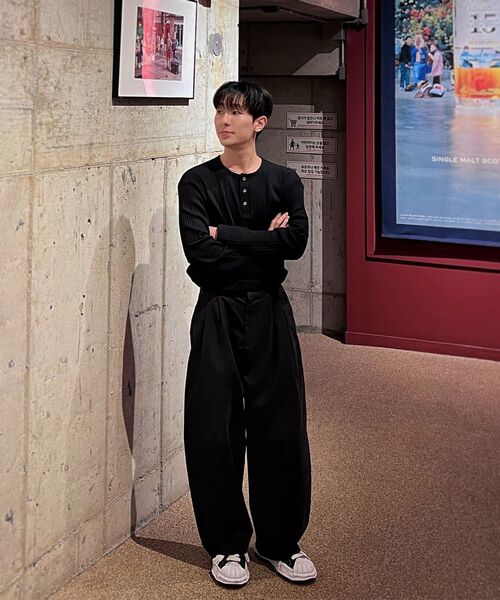 JUAN HOMME（ジュアンオム）の「ヘンリーネックロングスリーブTシャツ（ブラック）（Tシャツ/カットソー・メンズ・ブラック・SMALL/MEDIUM/LARGE）」の19枚目の写真