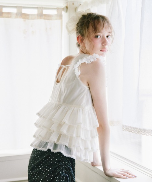 idem(イデム)の「sheer frill tiered blouse / ティアードノースリーブブラウス(シャツ/ブラウス・レディース・ブラック/アイボリー・FREE)」の9枚目の写真