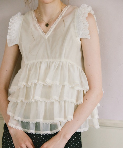 idem(イデム)の「sheer frill tiered blouse / ティアードノースリーブブラウス(シャツ/ブラウス・レディース・ブラック/アイボリー・FREE)」の11枚目の写真