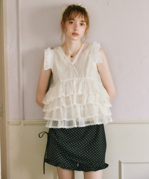 idem(イデム)の「sheer frill tiered blouse / ティアードノースリーブブラウス(シャツ/ブラウス・レディース・ブラック/アイボリー・FREE)」の8枚目の写真