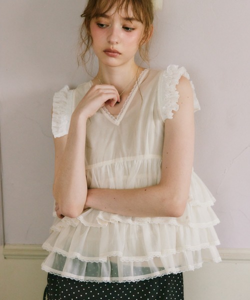 idem(イデム)の「sheer frill tiered blouse / ティアードノースリーブブラウス(シャツ/ブラウス・レディース・ブラック/アイボリー・FREE)」の7枚目の写真