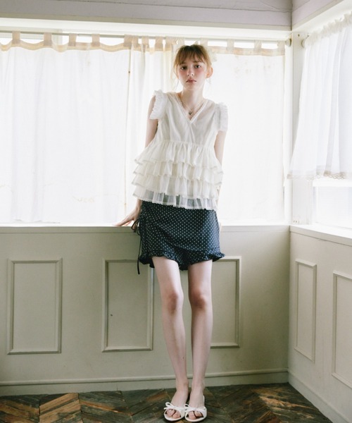 idem(イデム)の「sheer frill tiered blouse / ティアードノースリーブブラウス(シャツ/ブラウス・レディース・ブラック/アイボリー・FREE)」の19枚目の写真