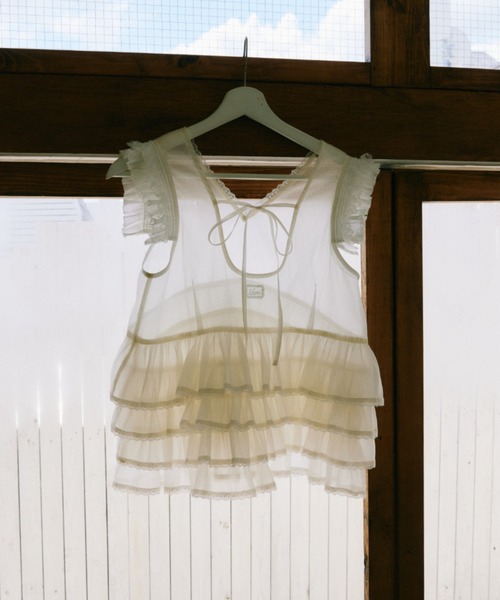 idem(イデム)の「sheer frill tiered blouse / ティアードノースリーブブラウス(シャツ/ブラウス・レディース・ブラック/アイボリー・FREE)」の6枚目の写真