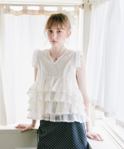 idem(イデム)の「sheer frill tiered blouse / ティアードノースリーブブラウス(シャツ/ブラウス・レディース・ブラック/アイボリー・FREE)」の13枚目の写真
