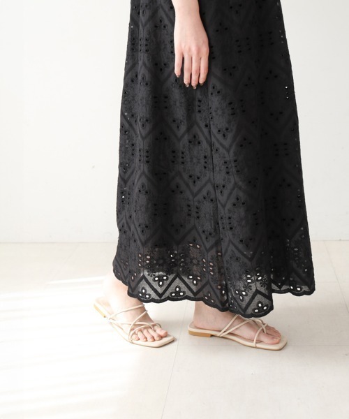 Bab(バブ)の「【S・Mサイズ展開】コットン刺繍ワンピース(ワンピース・レディース・ブラック/モカ/アイボリー・MEDIUM)」の18枚目の写真