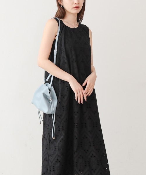 Bab(バブ)の「【S・Mサイズ展開】コットン刺繍ワンピース(ワンピース・レディース・ブラック/モカ/アイボリー・MEDIUM)」の4枚目の写真