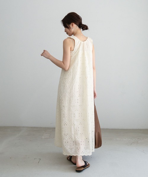 Bab(バブ)の「【S・Mサイズ展開】コットン刺繍ワンピース(ワンピース・レディース・ブラック/モカ/アイボリー・MEDIUM)」の21枚目の写真
