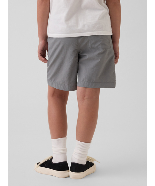 GAP（ギャップ）の「リラックスフィット ナイロン プルオンショートパンツ (キッズ)（その他パンツ・キッズ・グレー/ブラック/ピンク/ベージュ・110cm/120cm/130cm/140cm/150cm/160cm）」の9枚目の写真