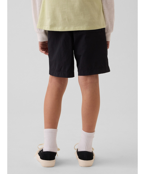 GAP（ギャップ）の「リラックスフィット ナイロン プルオンショートパンツ (キッズ)（その他パンツ・キッズ・グレー/ブラック/ピンク/ベージュ・110cm/120cm/130cm/140cm/150cm/160cm）」の11枚目の写真