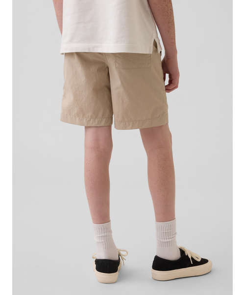 GAP（ギャップ）の「リラックスフィット ナイロン プルオンショートパンツ (キッズ)（その他パンツ・キッズ・グレー/ブラック/ピンク/ベージュ・110cm/120cm/130cm/140cm/150cm/160cm）」の12枚目の写真