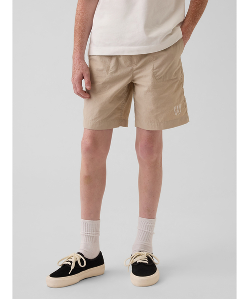 GAP（ギャップ）の「リラックスフィット ナイロン プルオンショートパンツ (キッズ)（その他パンツ・キッズ・グレー/ブラック/ピンク/ベージュ・110cm/120cm/130cm/140cm/150cm/160cm）」の4枚目の写真