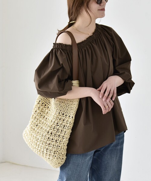 quaranciel(カランシエル)の「quaranciel:〈接触冷感/UVカット/撥水加工〉ギャザー オフショル ラッシュガード ブラウス(シャツ/ブラウス・レディース・カーキ/ライトグレー・ONE SIZE)」の13枚目の写真