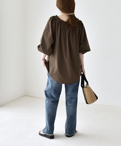 quaranciel(カランシエル)の「quaranciel:〈接触冷感/UVカット/撥水加工〉ギャザー オフショル ラッシュガード ブラウス(シャツ/ブラウス・レディース・カーキ/ライトグレー・ONE SIZE)」の17枚目の写真