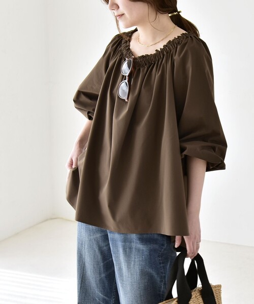 quaranciel(カランシエル)の「quaranciel:〈接触冷感/UVカット/撥水加工〉ギャザー オフショル ラッシュガード ブラウス(シャツ/ブラウス・レディース・カーキ/ライトグレー・ONE SIZE)」の19枚目の写真