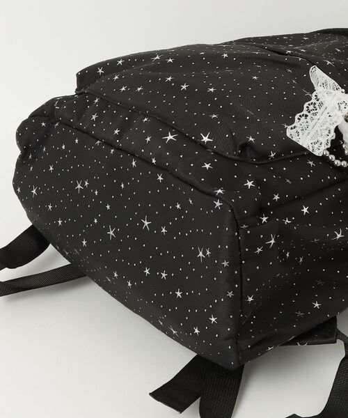 FREE STYLISTS(フリー スタイリスト)の「Y2K キラキラ 星柄 リュックサック バックパック A4サイズ対応 レースチャーム付き(バックパック/リュック・レディース・ホワイト/ブラック・FREE)」の6枚目の写真