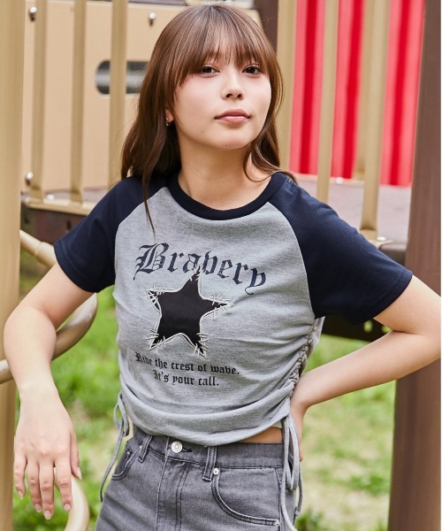 GORGE(ゴージ)の「《ダメージスター×ロゴ》ドロストカットソー/Y2K/春夏/全3色(Tシャツ/カットソー・レディース・レッド/ブラック/グレー・F)」の2枚目の写真