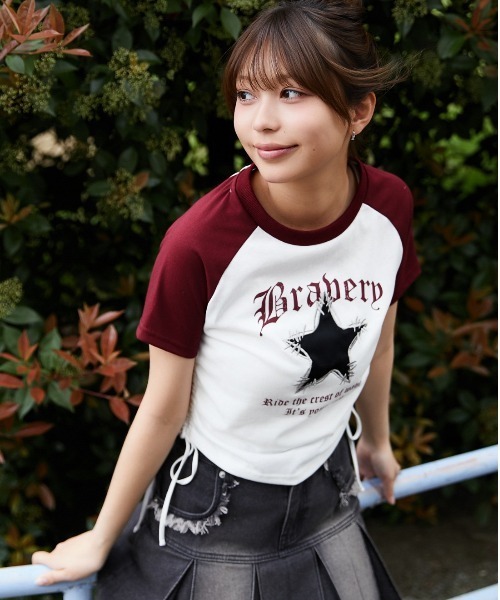 GORGE(ゴージ)の「《ダメージスター×ロゴ》ドロストカットソー/Y2K/春夏/全3色(Tシャツ/カットソー・レディース・レッド/ブラック/グレー・F)」の3枚目の写真