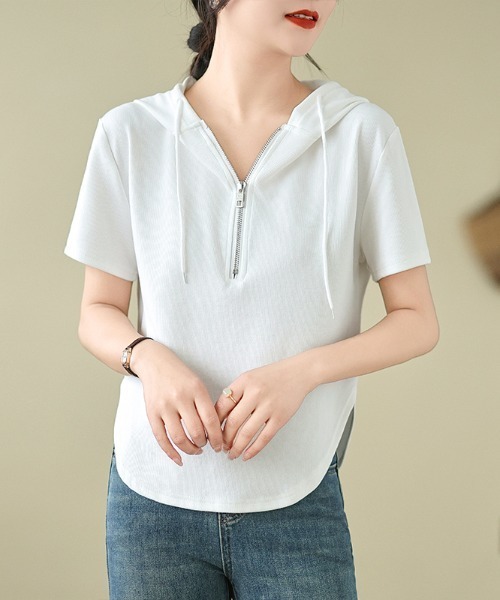 AMAJI（アマジ）の「フード付き半袖Tシャツ　ジップアップ　ハイウエスト丈（Tシャツ/カットソー・レディース・ブラック/グレー/ホワイト・MEDIUM/LARGE/X-LARGE）」の5枚目の写真