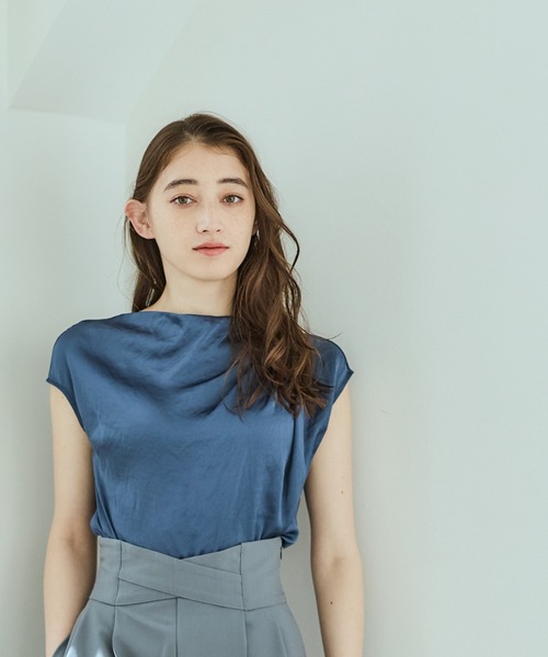 12Twelve Agenda(トゥエルブ アジェンダ)の「ヴィンテージサテンドレープネックフレンチスリーブブラウス(シャツ/ブラウス・レディース・ブラウン/オフホワイト/ブルー/ネイビー・M)」の5枚目の写真