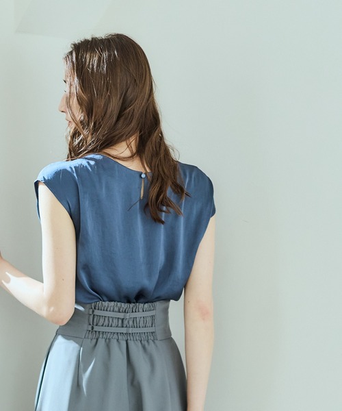 12Twelve Agenda(トゥエルブ アジェンダ)の「ヴィンテージサテンドレープネックフレンチスリーブブラウス(シャツ/ブラウス・レディース・ブラウン/オフホワイト/ブルー/ネイビー・M)」の11枚目の写真