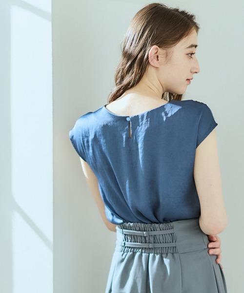 12Twelve Agenda(トゥエルブ アジェンダ)の「ヴィンテージサテンドレープネックフレンチスリーブブラウス(シャツ/ブラウス・レディース・ブラウン/オフホワイト/ブルー/ネイビー・M)」の10枚目の写真
