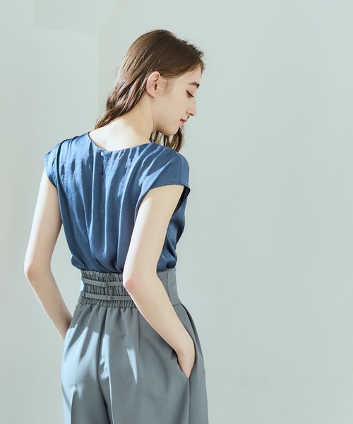 12Twelve Agenda(トゥエルブ アジェンダ)の「ヴィンテージサテンドレープネックフレンチスリーブブラウス(シャツ/ブラウス・レディース・ブラウン/オフホワイト/ブルー/ネイビー・M)」の9枚目の写真