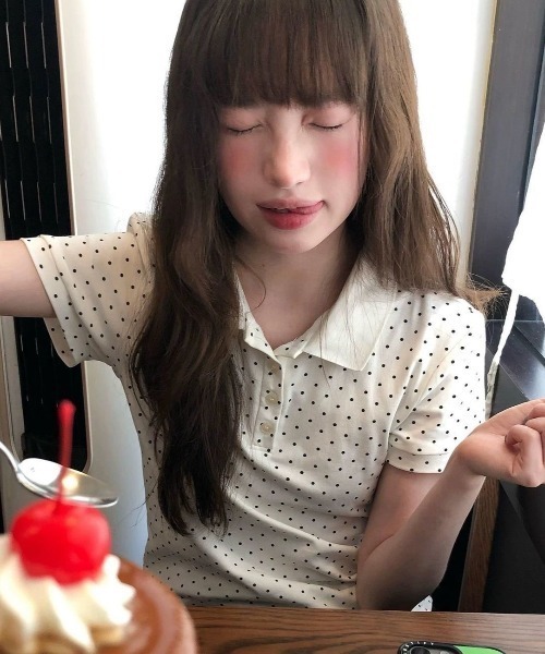 AVYL(アヴィル)の「ドット柄パフスリーブコンパクトポロシャツ/ポロ衿半袖Tシャツ(Tシャツ/カットソー・レディース・ホワイト・M)」の8枚目の写真