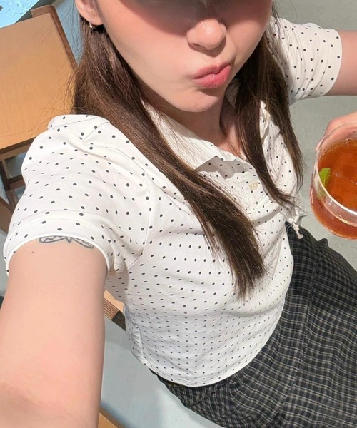 AVYL(アヴィル)の「ドット柄パフスリーブコンパクトポロシャツ/ポロ衿半袖Tシャツ(Tシャツ/カットソー・レディース・ホワイト・M)」の5枚目の写真
