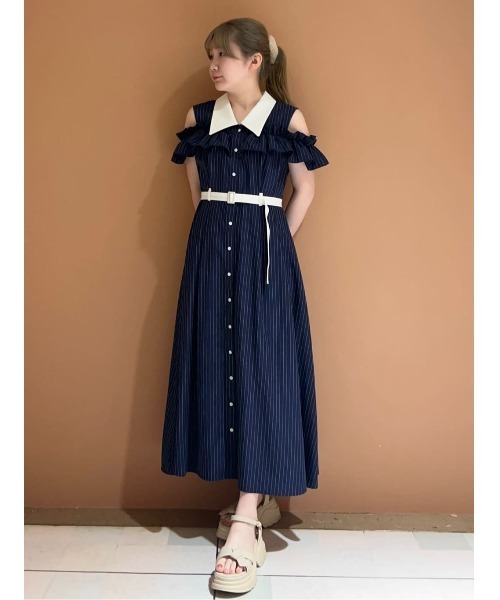 REDYAZEL(レディアゼル)の「クレリックオフショルフリルシャツロングワンピース(ワンピース・レディース・ブルー/ネイビー/イエロー・FREE)」の6枚目の写真