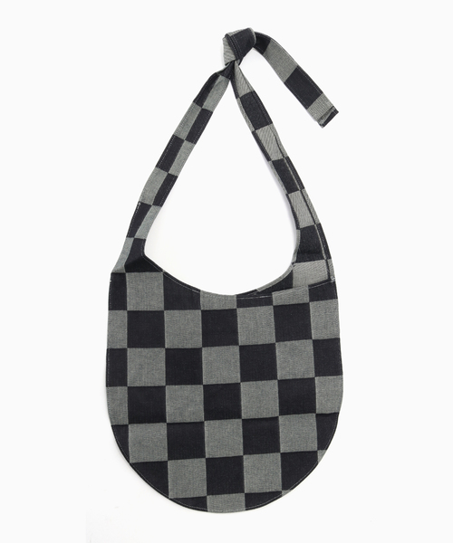 THE NEW ORIGINALS(ザ ニュー オリジナルズ)の「THE NEW ORIGINALS EMBLEM SLING BAG(ショルダーバッグ・メンズ・ネイビー・FREE)」の2枚目の写真