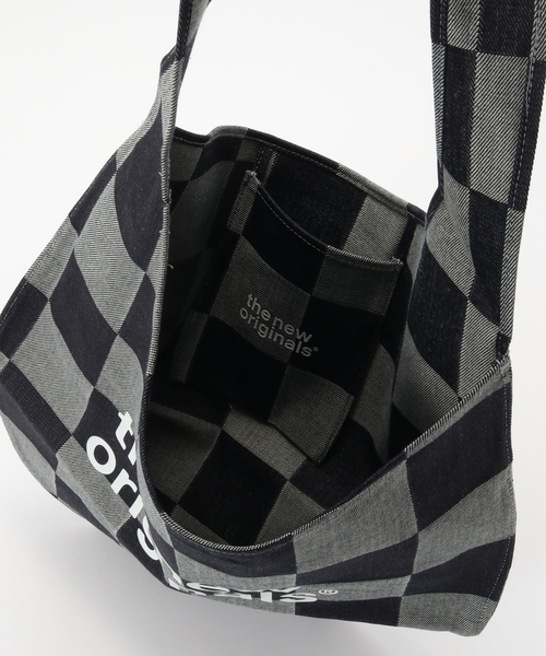 THE NEW ORIGINALS(ザ ニュー オリジナルズ)の「THE NEW ORIGINALS EMBLEM SLING BAG(ショルダーバッグ・メンズ・ネイビー・FREE)」の3枚目の写真