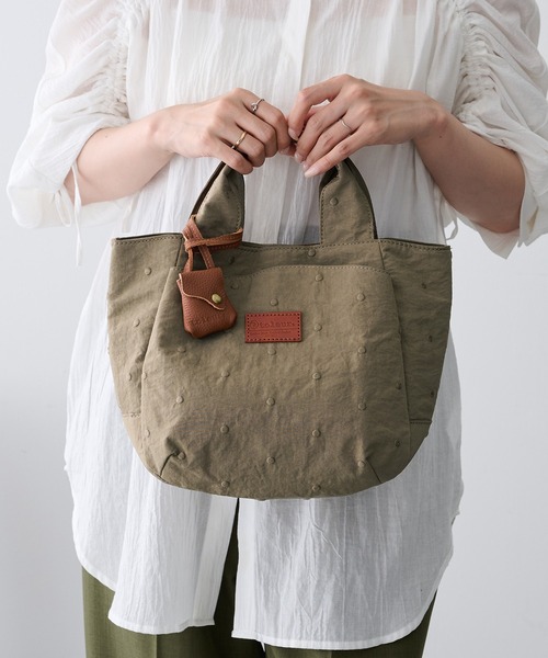 toleur(トーラ)の「【toleur】ミニドット刺繍トート 13039(トートバッグ・レディース・グレイッシュブルー/グレイッシュベージュ/カーキ/ブラック・FREE)」の7枚目の写真