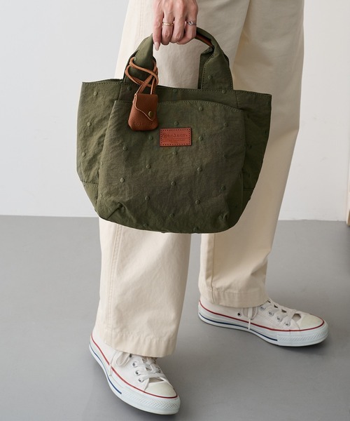 toleur(トーラ)の「【toleur】ミニドット刺繍トート 13039(トートバッグ・レディース・グレイッシュブルー/グレイッシュベージュ/カーキ/ブラック・FREE)」の14枚目の写真