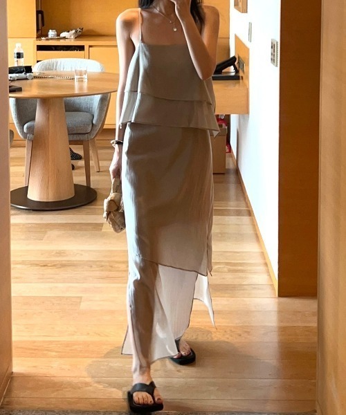 YUGA（ユーガ）の「YUGA_YGMC　　Korean-style  Asymmetrical layered chiffon dress（ドレス・レディース・ブラック/ライトグレー・FREE）」の5枚目の写真