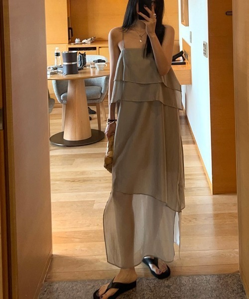 YUGA（ユーガ）の「YUGA_YGMC　　Korean-style  Asymmetrical layered chiffon dress（ドレス・レディース・ブラック/ライトグレー・FREE）」の6枚目の写真