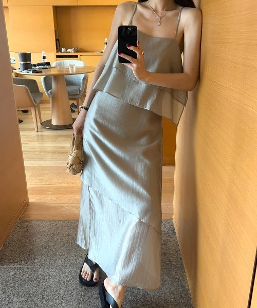 YUGA（ユーガ）の「YUGA_YGMC　　Korean-style  Asymmetrical layered chiffon dress（ドレス・レディース・ブラック/ライトグレー・FREE）」の9枚目の写真