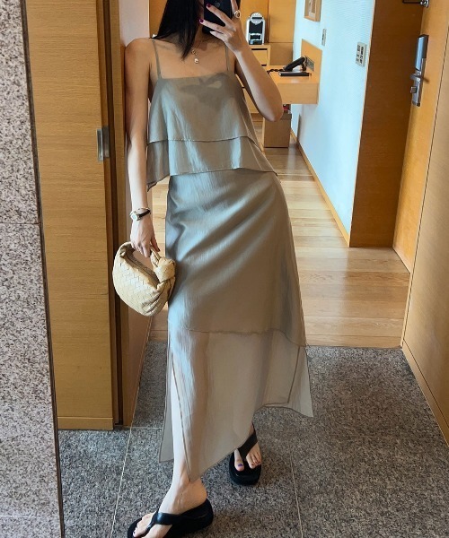 YUGA（ユーガ）の「YUGA_YGMC　　Korean-style  Asymmetrical layered chiffon dress（ドレス・レディース・ブラック/ライトグレー・FREE）」の12枚目の写真