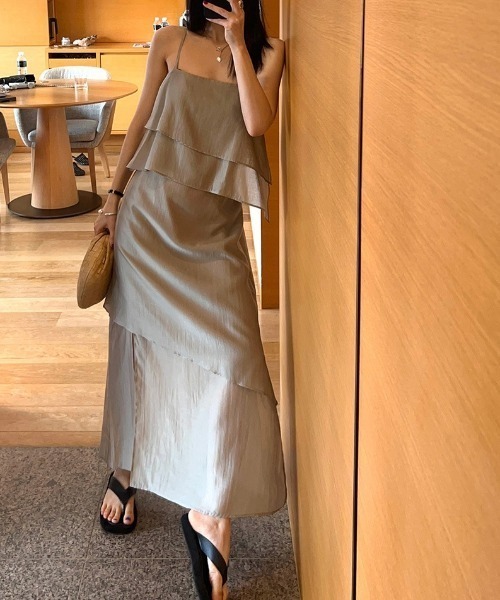 YUGA（ユーガ）の「YUGA_YGMC　　Korean-style  Asymmetrical layered chiffon dress（ドレス・レディース・ブラック/ライトグレー・FREE）」の17枚目の写真