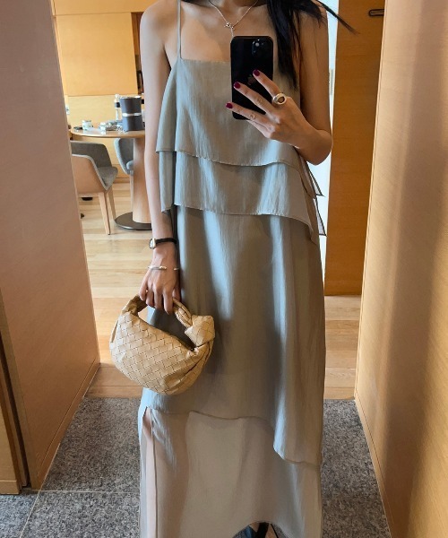 YUGA（ユーガ）の「YUGA_YGMC　　Korean-style  Asymmetrical layered chiffon dress（ドレス・レディース・ブラック/ライトグレー・FREE）」の21枚目の写真