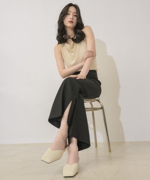NEUNA（ヌナ）の「Vカットスクエアトゥミュール（サンダル・レディース・ブラック/アイボリー・38/39/36）」の15枚目の写真