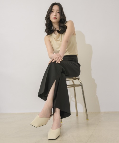 NEUNA（ヌナ）の「Vカットスクエアトゥミュール（サンダル・レディース・ブラック/アイボリー・38/39/36）」の16枚目の写真