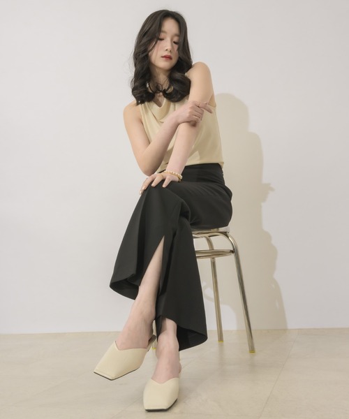 NEUNA（ヌナ）の「Vカットスクエアトゥミュール（サンダル・レディース・ブラック/アイボリー・38/39/36）」の17枚目の写真