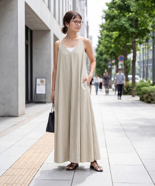 STYLE DELI(スタイルデリ)の「綿混ニュアンス質感Vキャミワンピース(ワンピース・レディース・ベージュ/ライトブルー/ブラック・FREE)」の1枚目の写真