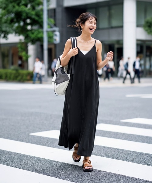 STYLE DELI(スタイルデリ)の「綿混ニュアンス質感Vキャミワンピース(ワンピース・レディース・ベージュ/ライトブルー/ブラック・FREE)」の3枚目の写真