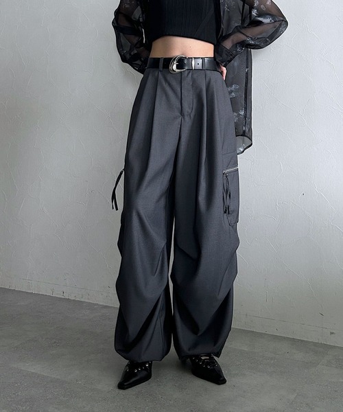 PAGEBOY(ページボーイ)の「ZIPタックカーゴパンツ【裾ドローコード付き】(カーゴパンツ・レディース・パープル/ブラック/チャコールグレー・FREE)」の4枚目の写真