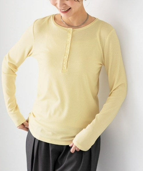 UNDOVE(アンドゥーブ)の「吸湿発熱 | 端境期一押し!吸湿発熱胸元ボタントップス(Tシャツ/カットソー・レディース・イエロー/ブラック/ホワイト/ボルドー・MEDIUM/X-LARGE/LARGE)」の3枚目の写真