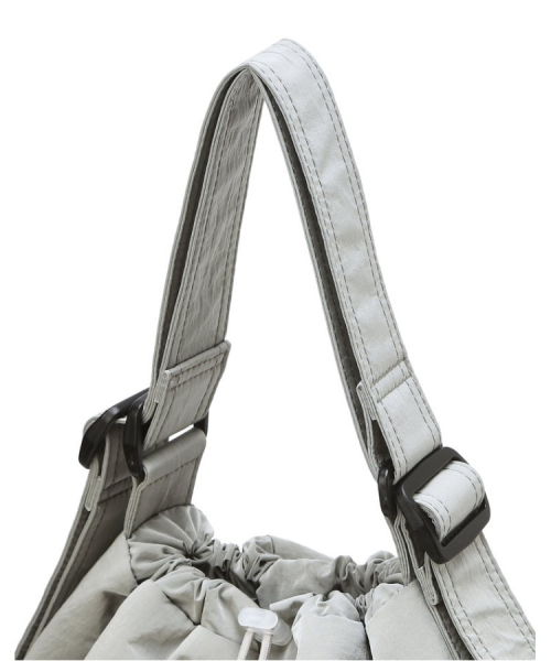 athe（アテ）の「[RUBAN] グレーリボンバックパック兼ショルダーバッグ L AABA5F901G2（ショルダーバッグ・レディース・グレー・FREE）」の5枚目の写真