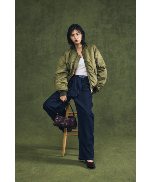 MOUSSY(マウジー)の「【26年AW新作】【EC限定カラー:アイボリー】GATHER NYLON MA-1(ブルゾン・レディース・ブラウン/ライトブラック/アイボリー/カーキ・1/2)」の18枚目の写真